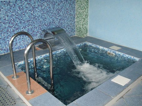 Bath at the Anita Hotel in Uzhgorod. Book at a discount