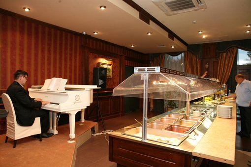 Restaurant in the hotel &quot;uzhgorod&quot; in uzhgorod. accommodation by promotion