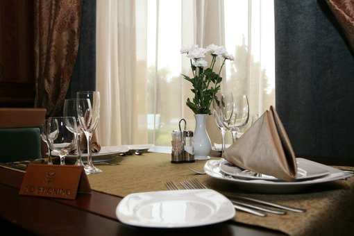 Restaurant in the hotel &quot;uzhgorod&quot; in uzhgorod. inexpensive accommodation