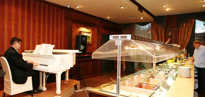 Restaurant in the hotel &quot;uzhgorod&quot; in uzhgorod. accommodation with a discount