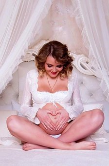 Фотосессия беременной в белье в студии «BABY BOX STUDIO» в Киеве. Оплачивайте по акции.