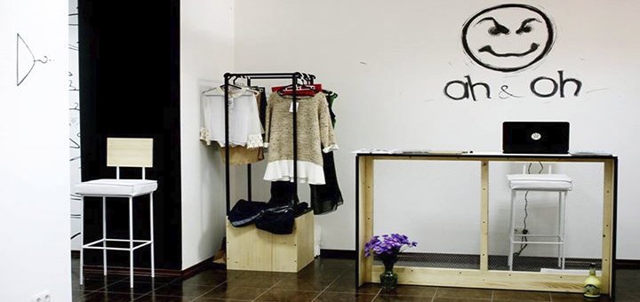 Покупайте вещи по скидкам в стоковом магазине «Ah & oh»