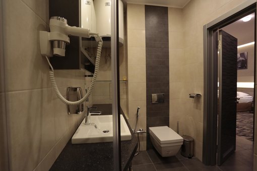Ванная в номере Париж в отеле 12th Floor Apartments в Одессе