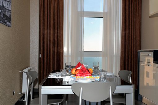 Сніданок в номері венеція в готелі 12th floor apartments в одесі