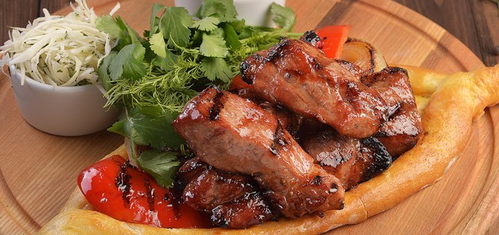 burgers, sushi, salads and desserts in the beer restaurant "BirHaus"