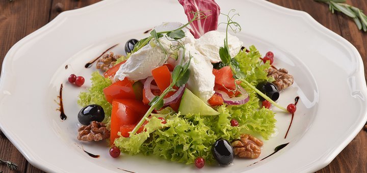 burgers, sushi, salads and desserts at the BirHouse beer restaurant at a discount