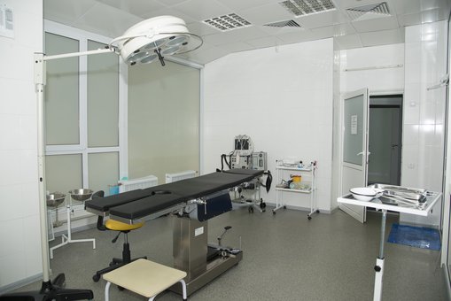Операційна в медичному центрі «авсlinic» в києві. записуйтеся до лікаря по акції.
