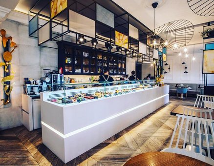 The interior of the cafe-confectionery "Honey" in Kyiv