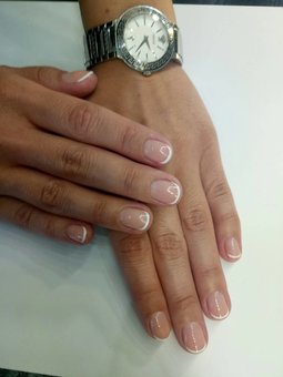 Натуральный маникюр в салоне красоты «TI Beauty Space» в Киеве по акции