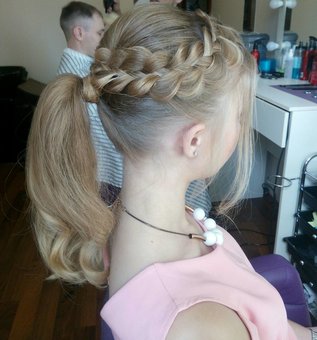 Visazhist-stylist Iryna Kostenko at Kiev. Rob the cleanup according to the promotion.