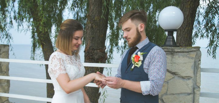 Весільна фотосесія з фотографом Fresco studio у Києві. Замовляйте по акції.