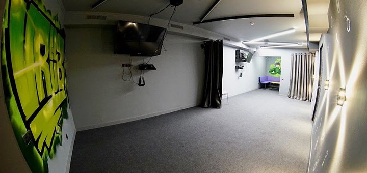 До 2 часов аренды игровой комнаты с PlayStation 4 и VR для компании в игровом клубе «VR HUB» в Киеве