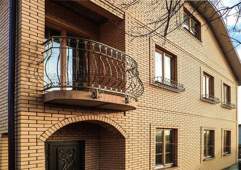 Установка металевих ґрат на вікна компанією «Галерея-вікон» у Запоріжжі. Звертайтеся за знижкою.