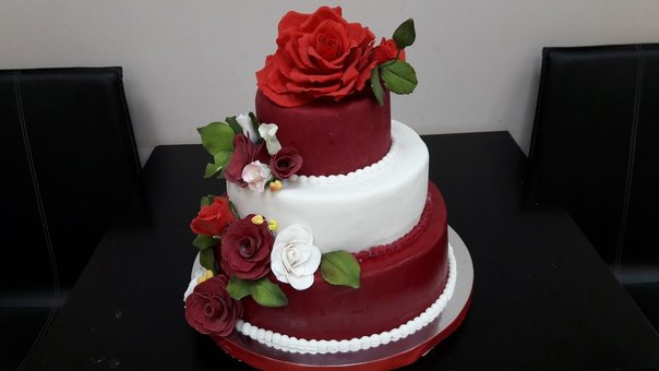 Весільний торт на замовлення кондитерів «Garden Cafe» в Одесі. Замовити весільний торт зі знижкою.