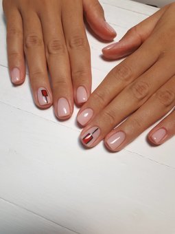 Manicure in the beauty studio «History.beauty.room» in Kharkov. Sign up for a manicure at a discount.