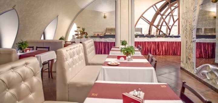 Ресторан в готелі «staro» в києві. забронювати готель зі знижкою. готелі в києві за низькою ціною.