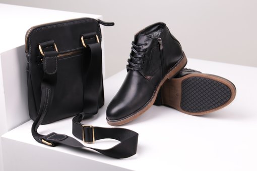 Leather men's shoes and bags in the Pratik store in Kharkov. Order on stock.