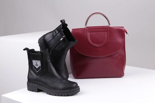 Large size women's boots and leather bags in the Pratic store in Kharkiv. Buy on stock.