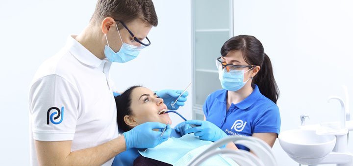Лікування карієсу в стоматології «Professional Dental» у Києві. Записуйтесь по акції.