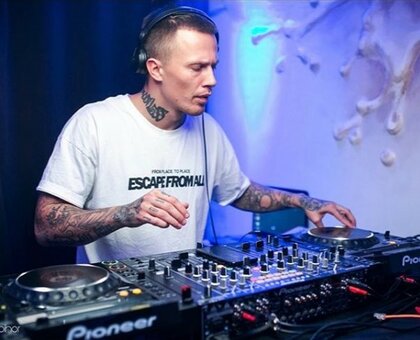 Optimist Champagne & Whiskey Bar