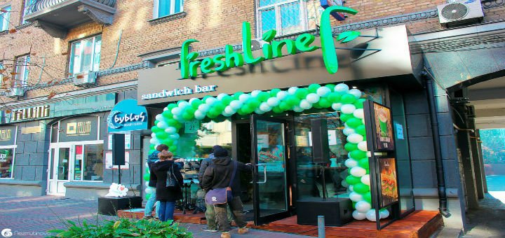 Sandwich cafe &quot;freshline&quot; in kiev. order your favorite meals at a discount.