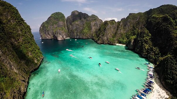 Excursion to the island of Phi Phi in Thailand from the tour service «Must2Go». Book your tour at a discount.