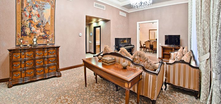 A room at the Alfavito Hotel in Kyiv. Book a room with a discount. Hotels in the center of Kyiv.