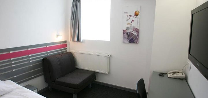 Room at the Amarant Hotel Kiev. Hotel "Amarant" in Kiev. Book a room at a discount. Cheap hotels in Kiev.