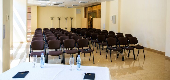 Advantageous offer when renting a conference hall on troitskaya of the menorah cultural and business center in dnipro