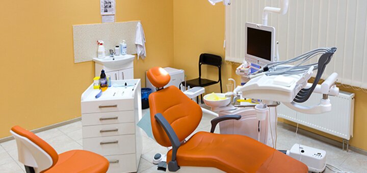 Installation of implants with crowns in the clinic "Kosmo-Dent" in Kyiv