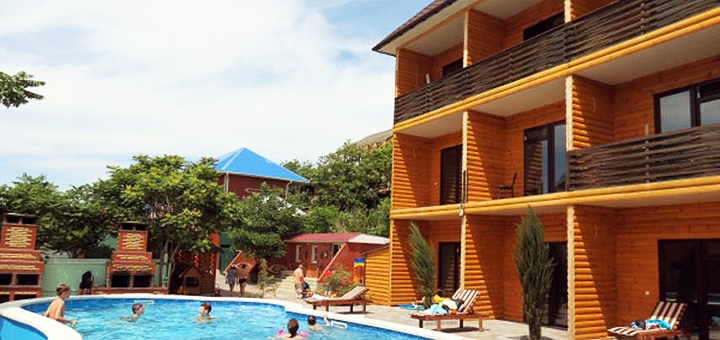 Swimming pool at the recreation center "Coral Island". Recreation center "Coral Island" in Kirrilovka. Inexpensive vacation at sea.