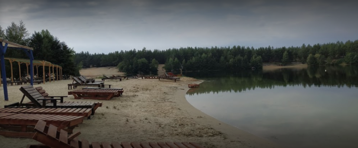 Nebo beach in bezlyudovka. relax on the action