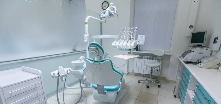 Лікування ясен у Стоматологічній кліниці Гатала. Записатись на прийом зі знижкою.