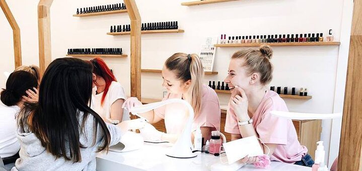 Знижка на манікюр від салону краси nail factory lviv