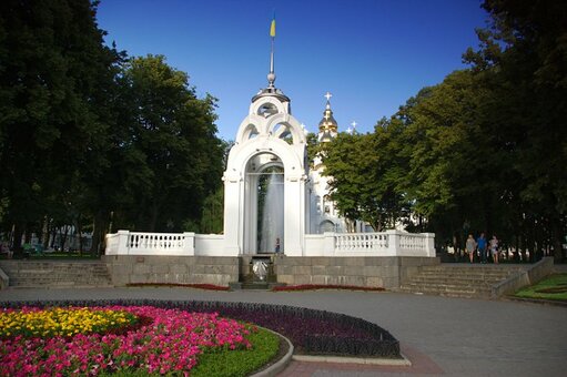 Fountain and architectural landmark mirror stream in kharkov. discount tourism