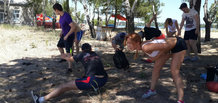 Тренировка на пляже в спортивном клубе "Upgrade Club" в Днепре. Заказать по акции