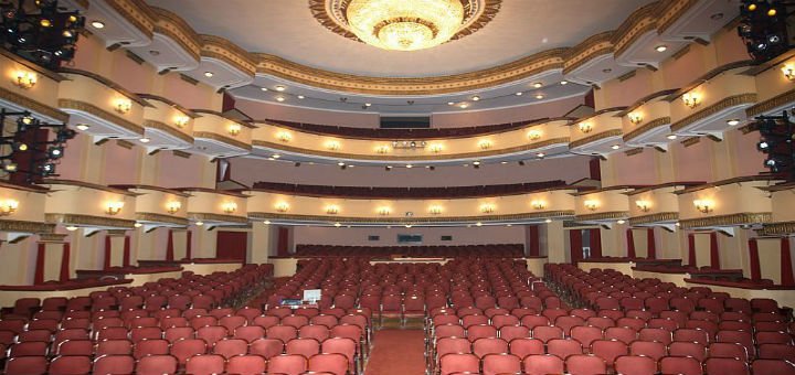 Зал Днепропетровского театра оперы и балета. Покупайте билеты на спектакли со скидкой.