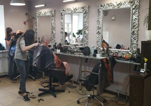 Мужская стрижка в салоне красоты Красотка Славянск. Записаться на мужскую стрижку по акции