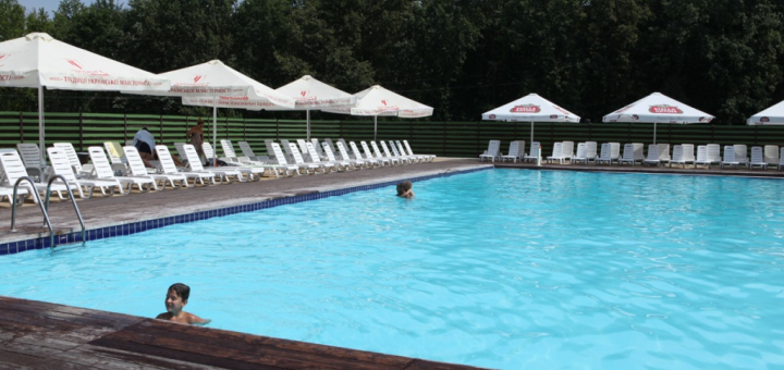 Swimming pool in the hotel restaurant complex lesnik&#39;s house