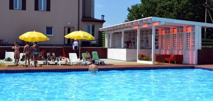 Swimming pool in the hotel restaurant complex lesnik&#39;s house