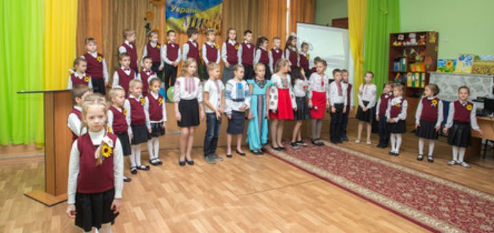 Актовый зал в средней школе №21 в Днепре.ф