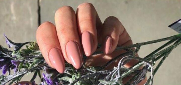 Delicate summer manicure