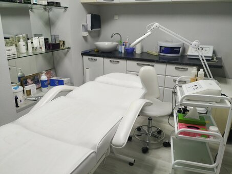 Elena lysak&#39;s cosmetology studio in lviv. sign up for facial cleansing for a promotion.