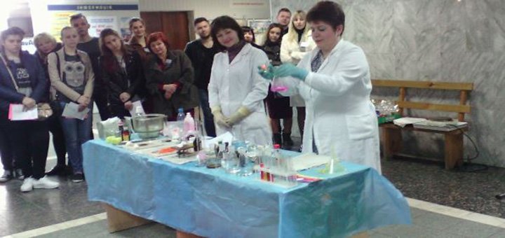 Хімічне шоу на день відкритих дверей в «удхту»