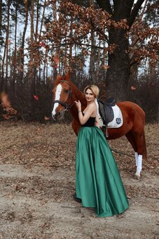 Фотосессия с лошадью у фотографа Залюбовской Екатерины. Заказывайте фотоуслуги по скидке.