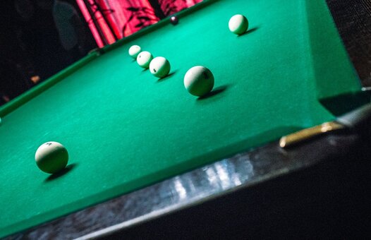 Play billiards ps in the persona lounge club in odessa. book for a promotion.