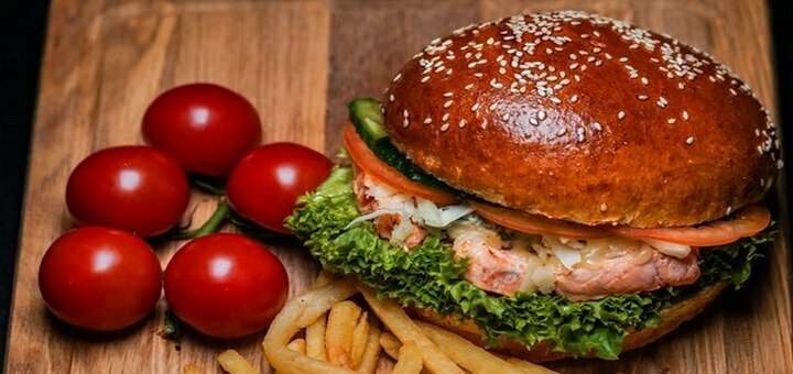 Бургеры в ресторане «Diner» в Киеве. Заказать со скидкой.