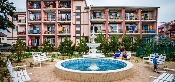Территория базы отдыха «Натали». Отдыхайте со скидкой