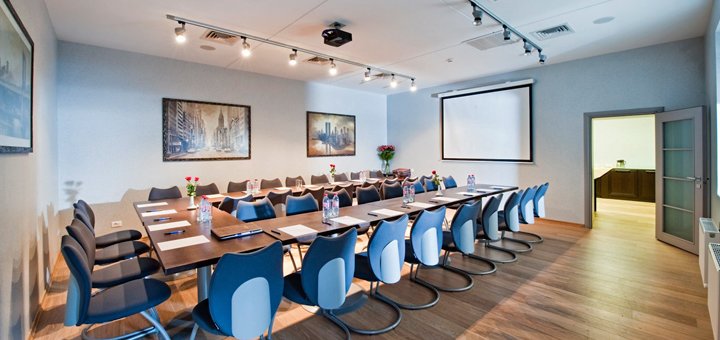 Discounts on services in the continental business hotel