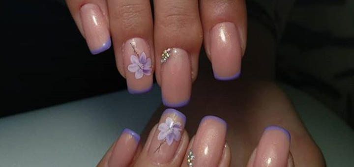 Discount on manicure and nail extension